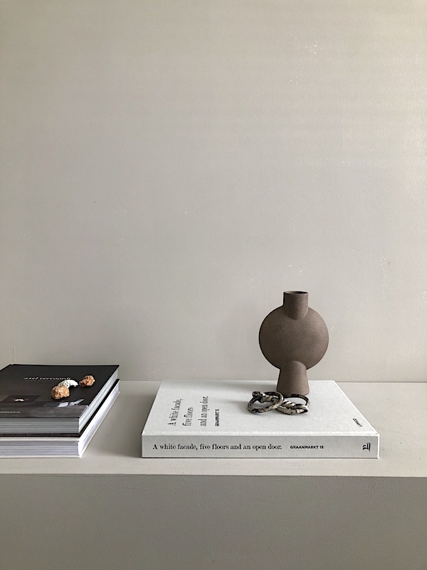 Graanmarkt 13: A White Facade 洋本　インテリア Graanmarkt 13: A White Facade 洋本 インテリア A white facade, five